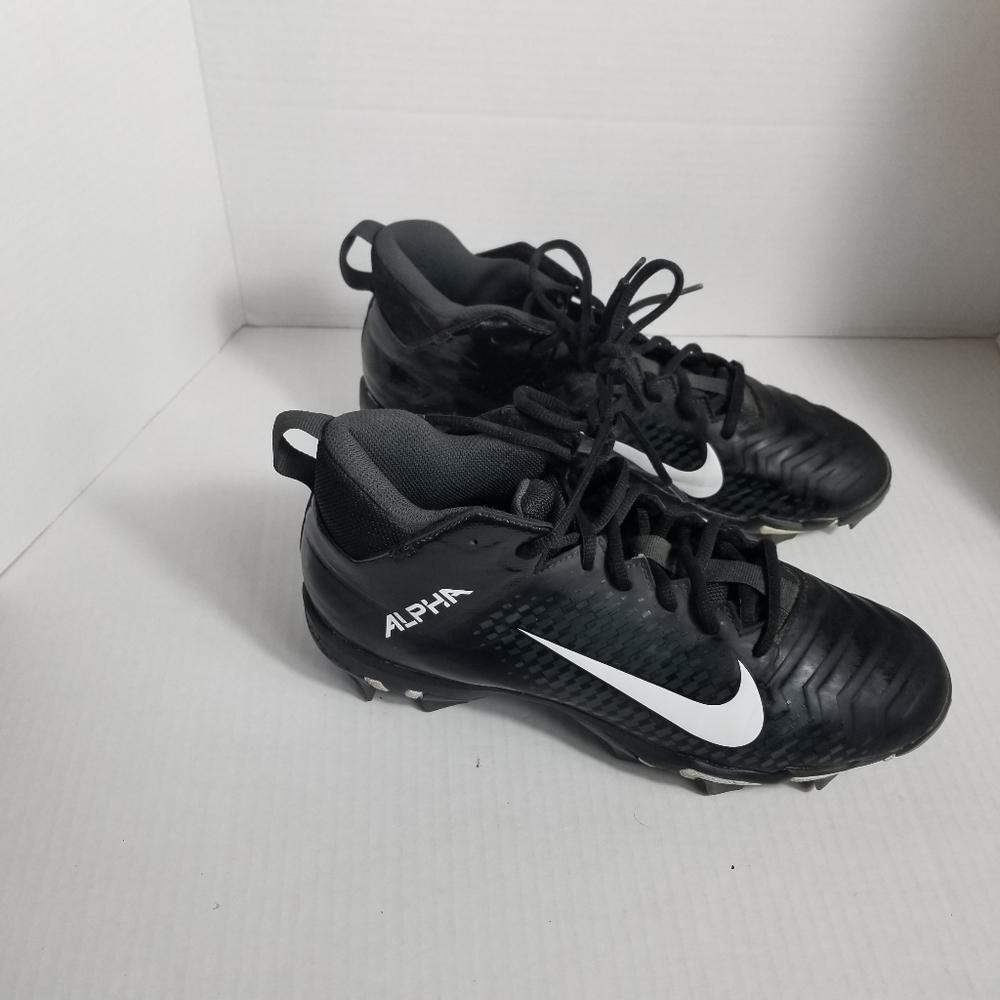 NIKE ALPHA CLEATS BLACK AND WHITE MENS SIZE 8.5